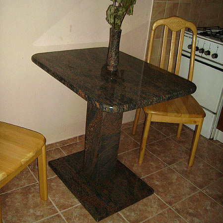 Stůl z kamene